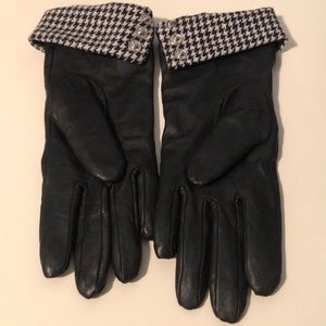 Black and white houndstooth leather gloves